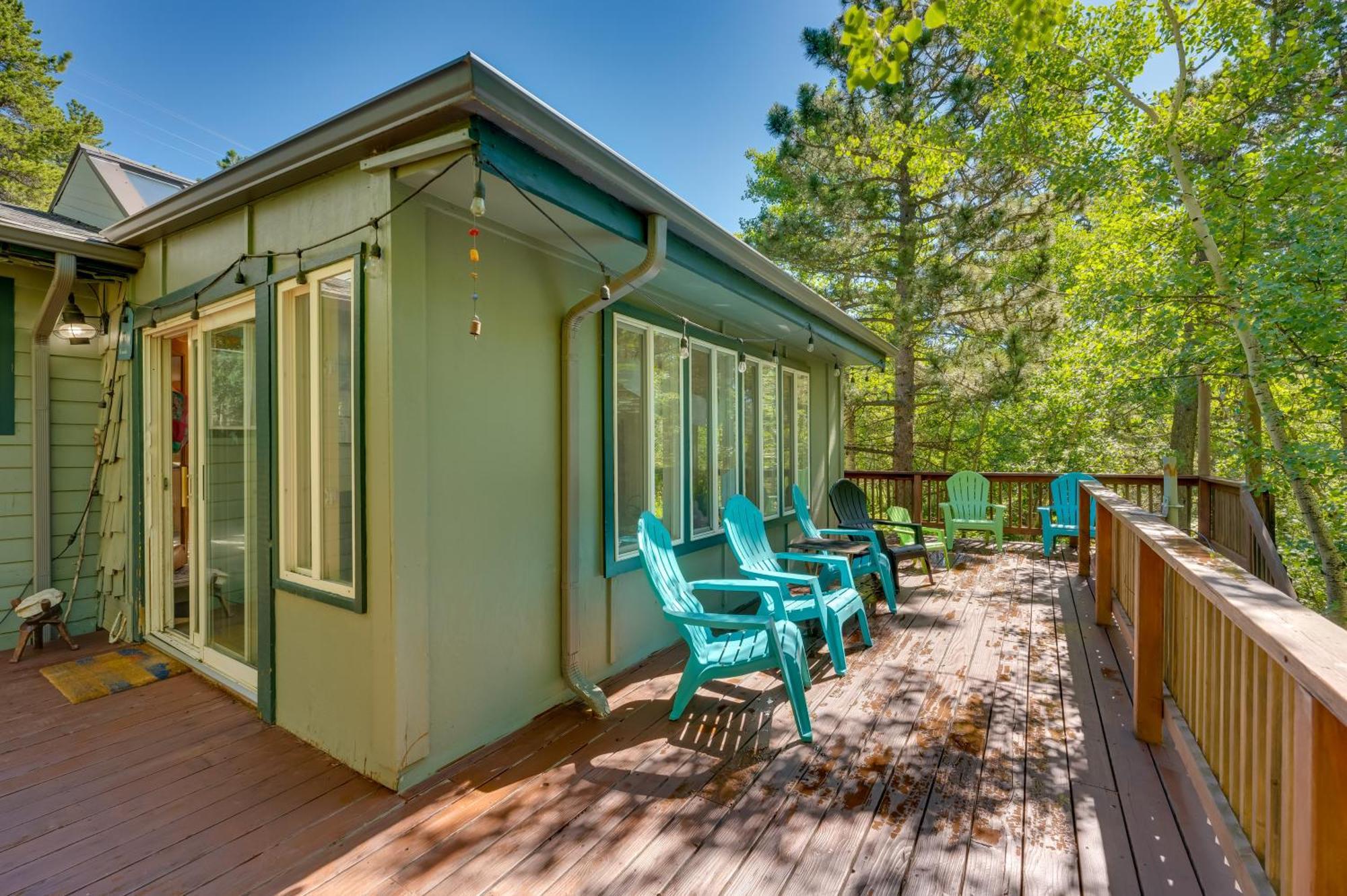Stunning Golden Home With Deck About 35 Mi To Denver! Luaran gambar